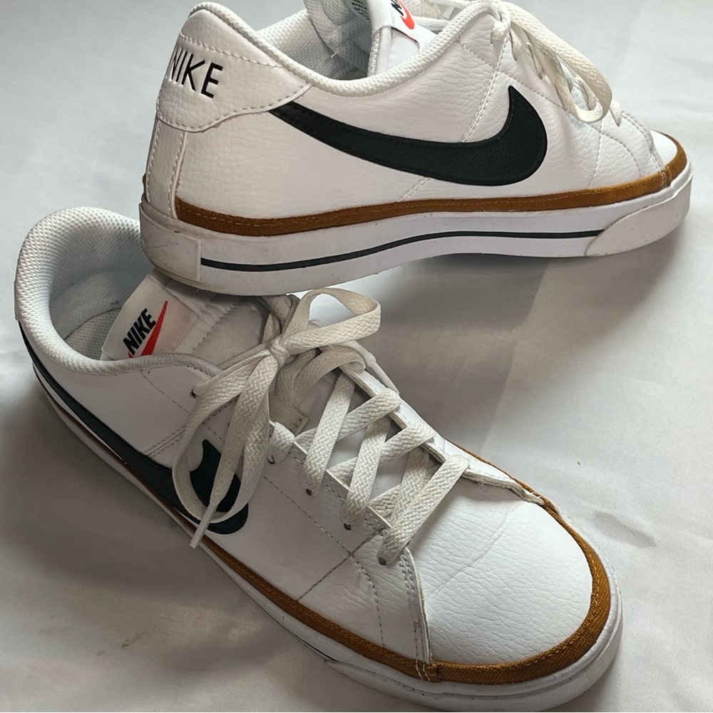 Nike White and Black Athletic Shoes with Zigzag Traction